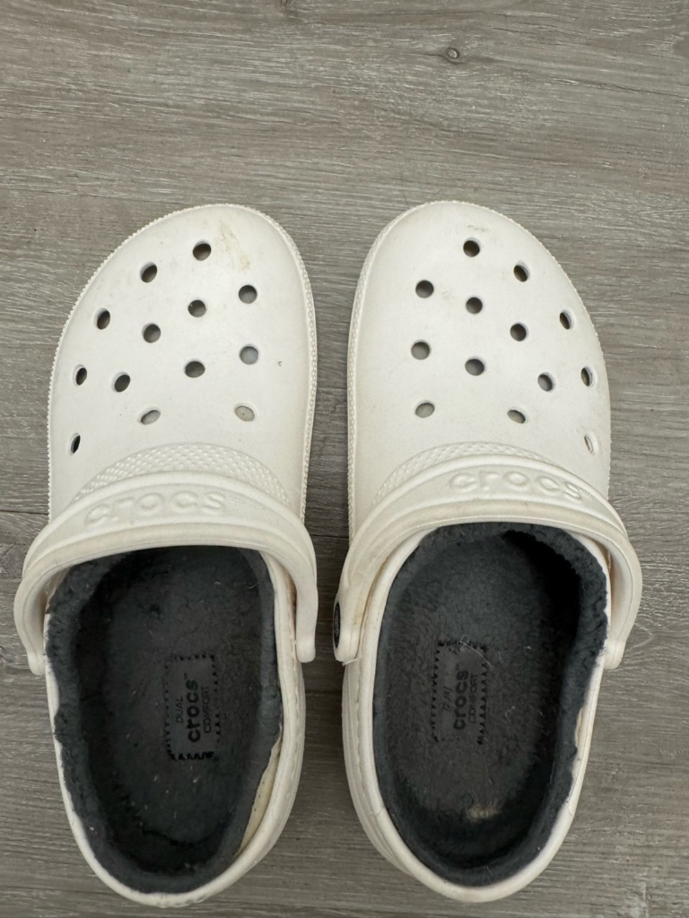 CROCS Classic Clog - White with fuzzy liner - Picture 2 of 7